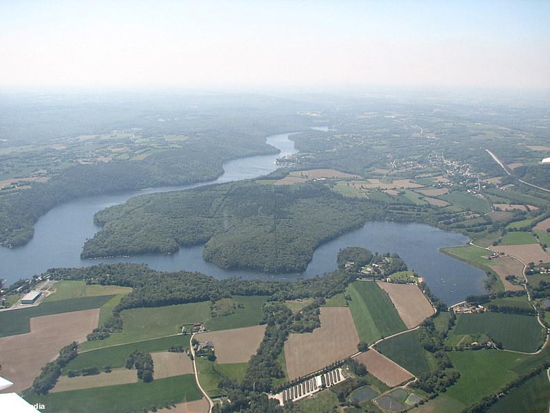 Lac de Gwerledan (Wikipedia)