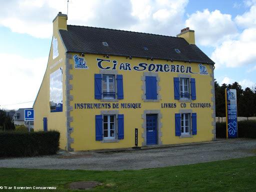 <i>Ti ar Sonerien</i>,la Maison des Sonneurs, rond-point de Keramporiel, 29900 Concarneau.