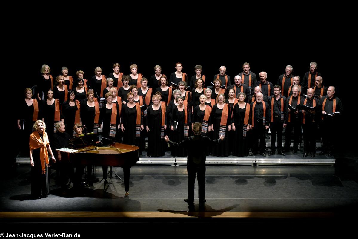 Le ch½ur du Canto general, en concert.  Association les Chemins de la Voix