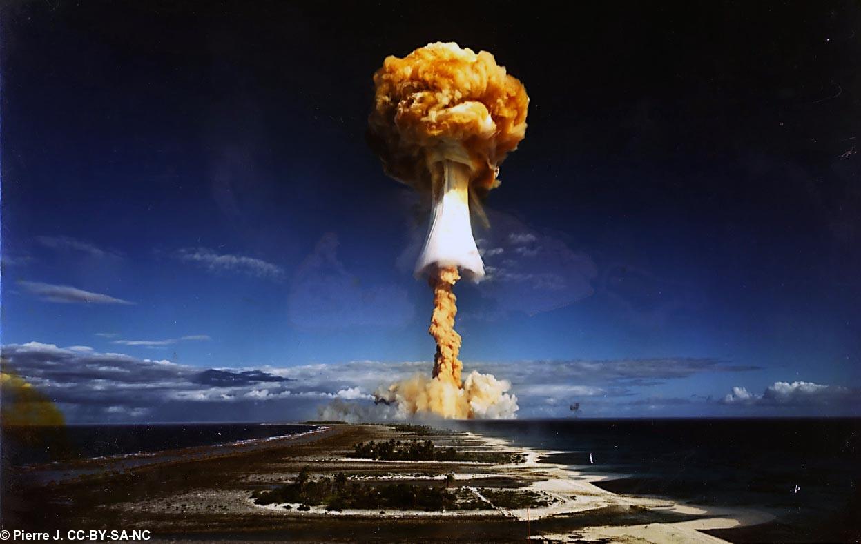 photo copytleft Pierre J. https://paraparau.wordpress.com/2012/08/07/nucleaire-il-y-a-urgence-a-proteger-les-populations-menacees/