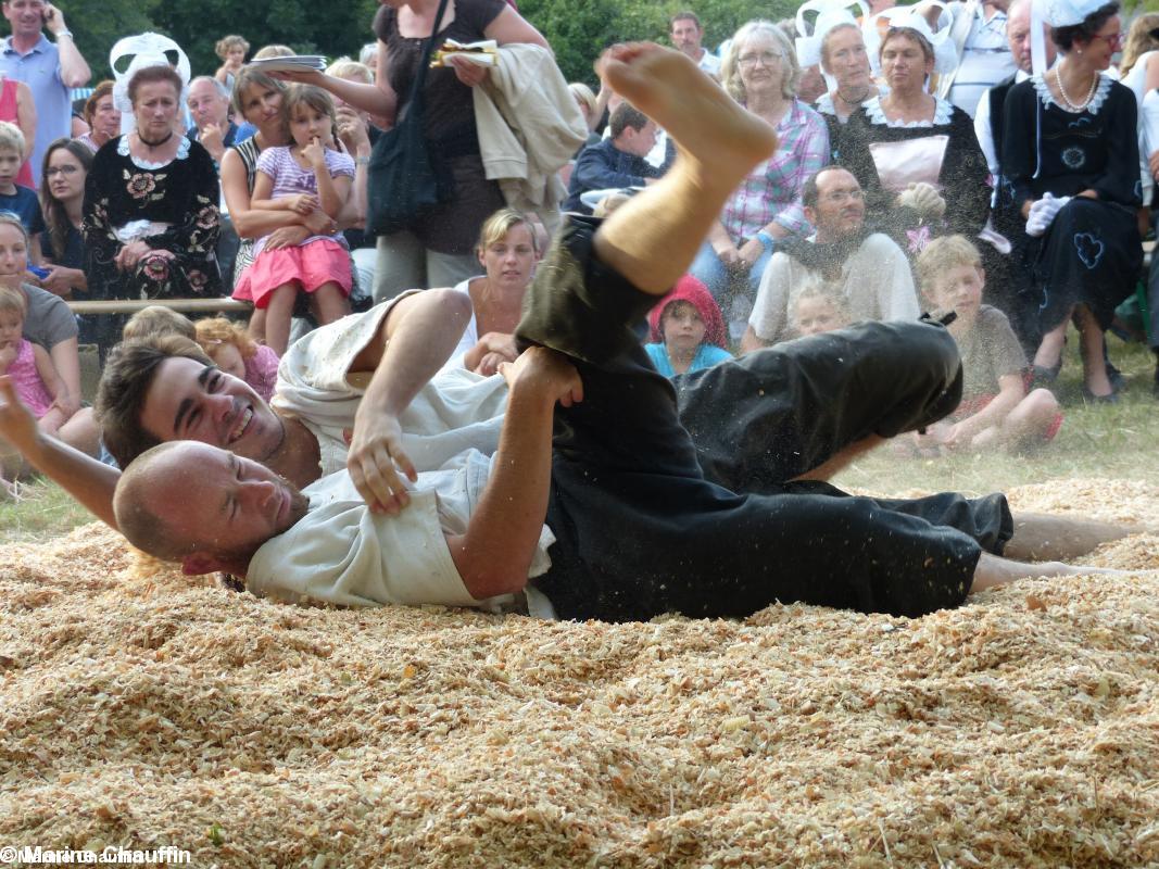 Lutteurs à la fête Diwan du Pouldu, Kloar