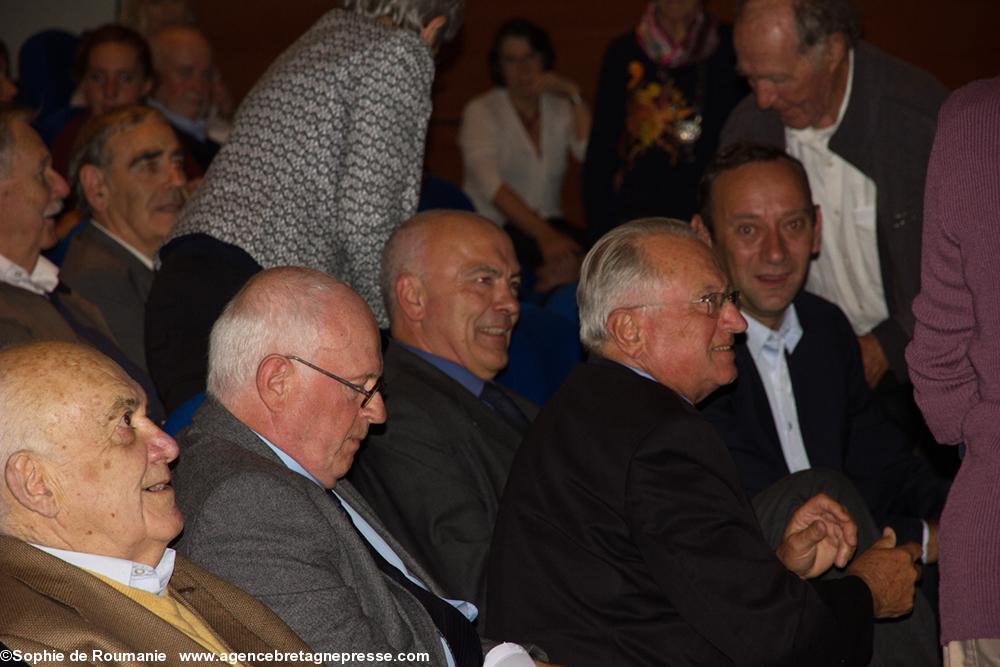 Per Le Moine, un des anciens leaders du FLB, Philippe Argouarch, fondateur de l'ABP, Marc Le Fur, député et ancien vice-président de l'Assemblée Nationale  tête de liste Les Républicains, pour les élections régionales,   Patrick Mareshal, ancien Président PS du Conseil dept. de la Loire-Atlantique, David Robo, maire de Vannes. 