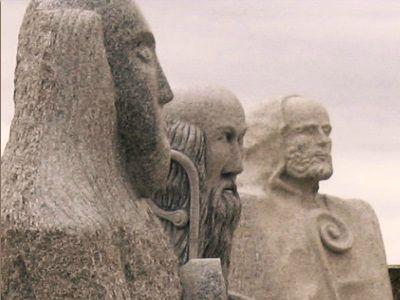 Statues de saints britonniques à la Vallée des Saints, Carnoët, Côtes d'Armor.