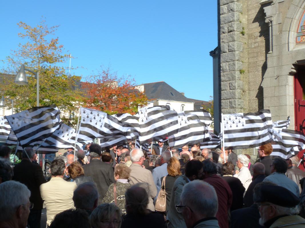 De nombreux militants bretons sont venus rendre hommage à Herri ar Borgn.