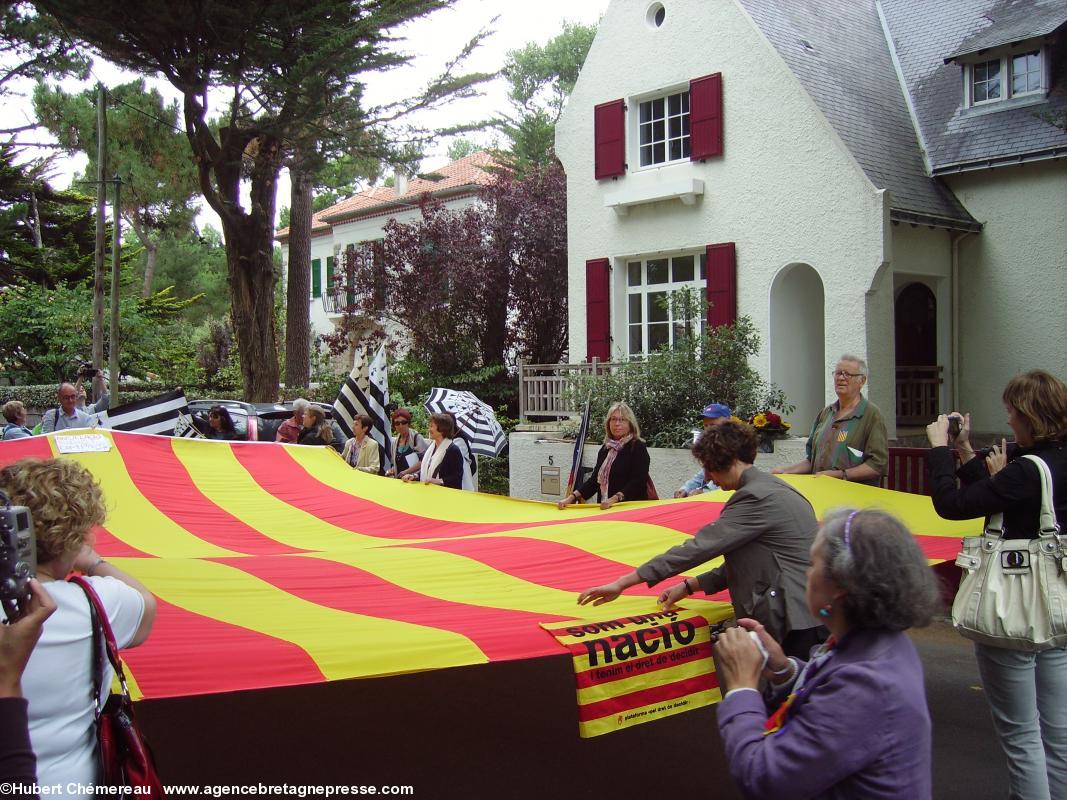 13 août 2010, Bretons et Catalans unis dans l'hommage à Lluis Companys devant la villa Ker Imor Vad