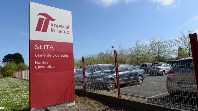 La plaque de l'usine de cigarettes à Carquefou.