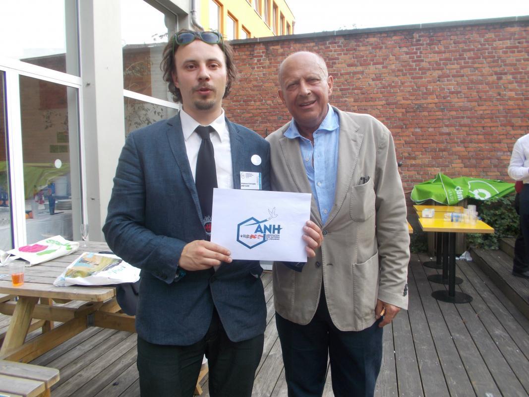 C'est lors de la 12eme assemblée générale de l'UNPO au parlement européen que Stéphane Domagala (à gauche), président de l'ANH (Association des Nations de l’Hexagone) à rencontre Marino Busdachin (secrétaire général de l’UNPO) .