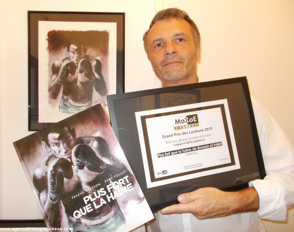 L'auteur Malouin avec son Le PRIX DES LECTEURS 2015