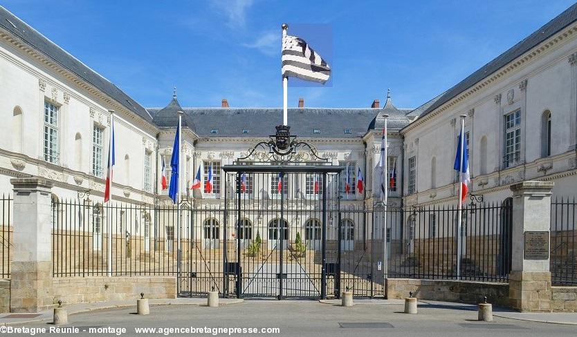 Un gwenn ha du sur la mairie de Nantes ? Photo montage. (Source photo wikipedia).