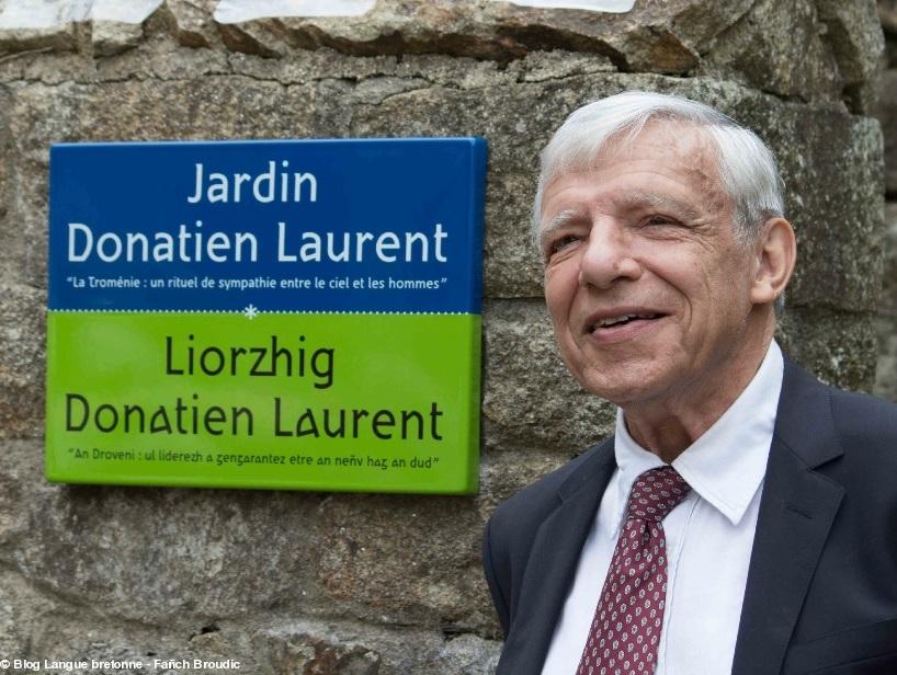 Plaque du jardin Donatien Laurent - Liorzhig DL - à Locronan, baptisé au nom de l'ethnologue le 13 ou 14 juillet 2014.