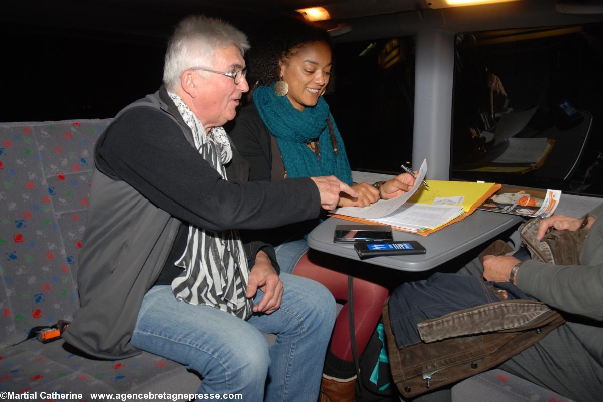 Gilles Denigot et Anne-Claire en déplacement. Travail dans la voiture.