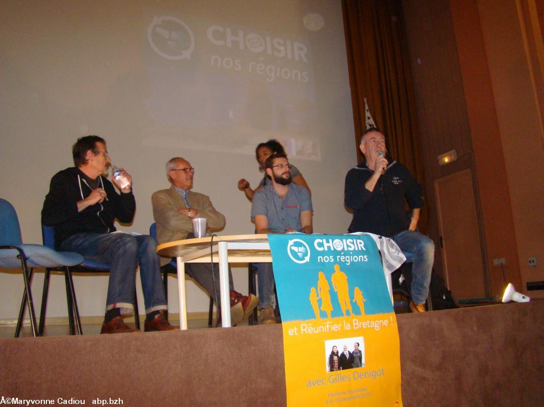 Première table dite ronde. De g. à dr. Thierry Jamet, Jacky Flippot, Jonathan Guillaume et Michel Beaupré, de la liste de Loire-Atlantique.