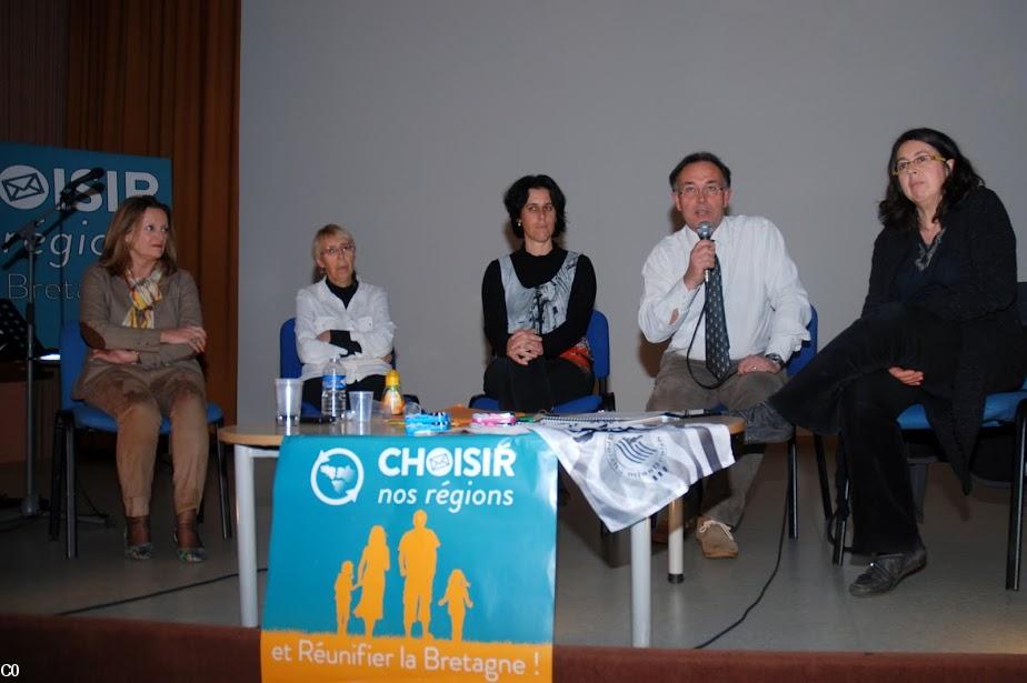 Deuxième table dite ronde des têtes de liste des cinq départements. De g. à dr. Nelly Guet (Sarthe), Martine Iliou (Maine-et-Loire), Valérie Pelletier (Vendée), Marc-André Le Lem (Mayenne), Anne Eon (Loire-Atlantique, 2e place).