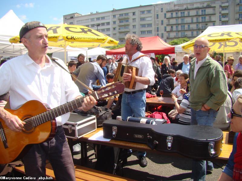 Le groupe Rêve de Mer et ses chants de marins à la Tablée bretonne 2016 à Nantes.