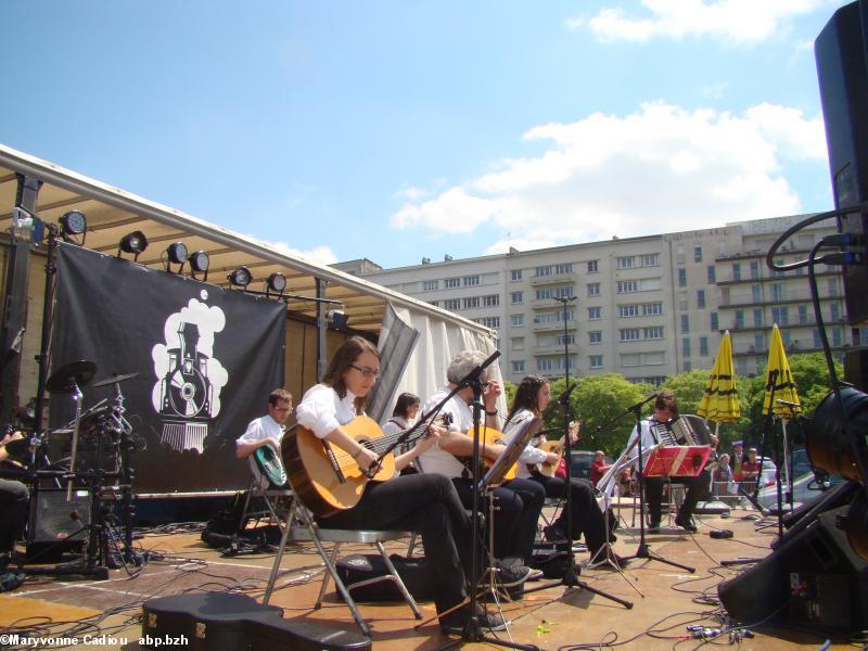 Les musiciens de Esbart Català de Dansaires. Tablée bretonne Nantes 2016.