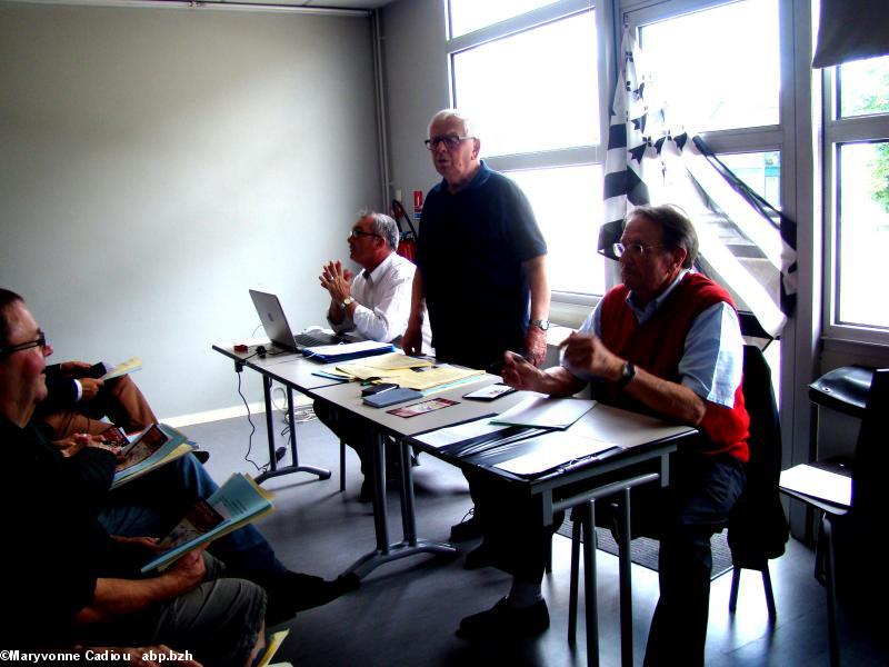 Au fond Arno Courjal, debout Pêr Loquet, à dr. Jean-Paul Touzalin.