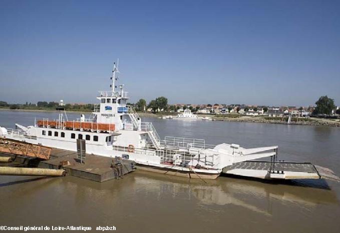 Le bac de Loire François II (du nom du père d'Anne de Bretagne) construit en 1963. (Photo Conseil général de Loire-Atlantique).