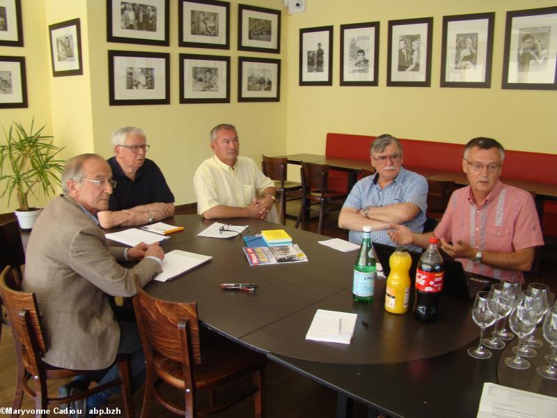 De g. à dr. Michel Renaudineau, Pêr Loquet, Arno Courjal, Patrick Braire et Philippe Maurice.