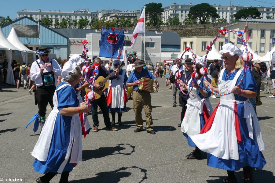 Danse une de groupe anglaise invitées Brest 2016