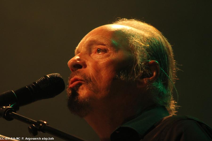 Alan Stivell au théâtre de Cornouaille à Quimper le 23 juillet.