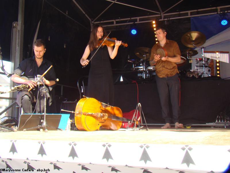 27-Calum Stewart, Mathilde Chevrel et Jérôme Kerihuel.