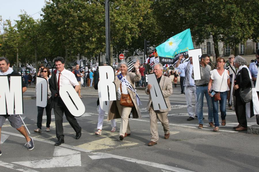 Lors de la Breizh-Manif 2016, les personnalités vont rejoindre les Gabonais en lutte pour la démocratie.