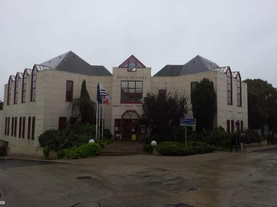 Le Gwenn-ha-Du enfin sur le fronton de la Mairie de Savenneg!