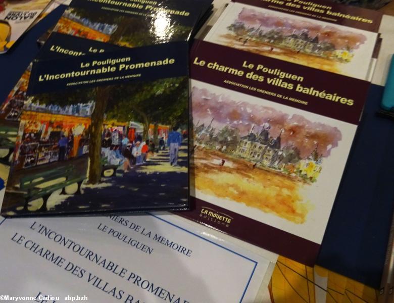 13- Les livres présentés donnent lieu à des visites guidées par la présidente des Greniers de la mémoire.