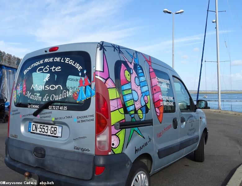 57- Sur le port la camionnette de l'Épicerie fine de Bretagne du Croisic. Photo-info envoyée à l'association Vigi-Breizh pour félicitations.