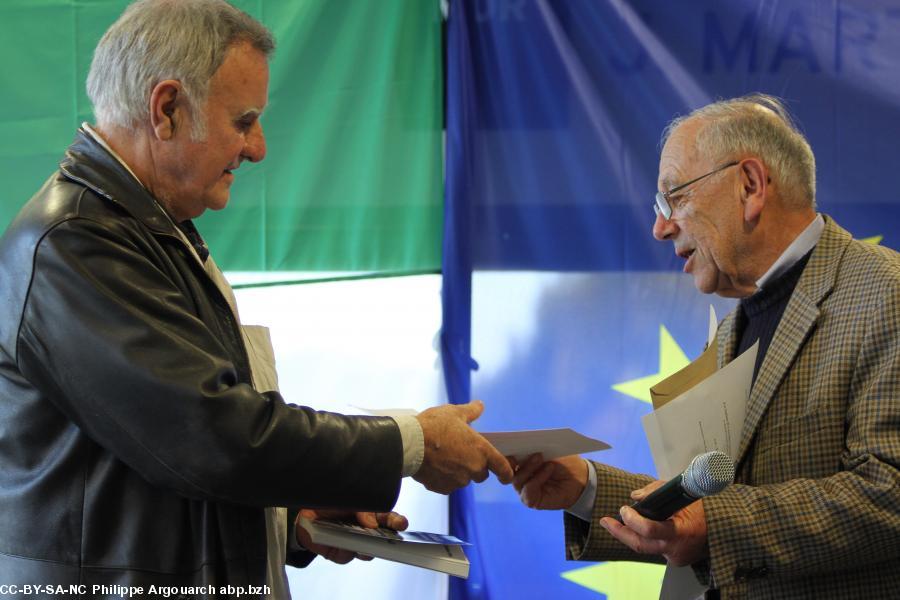 Kristian Braz recoit le prix Langleiz.