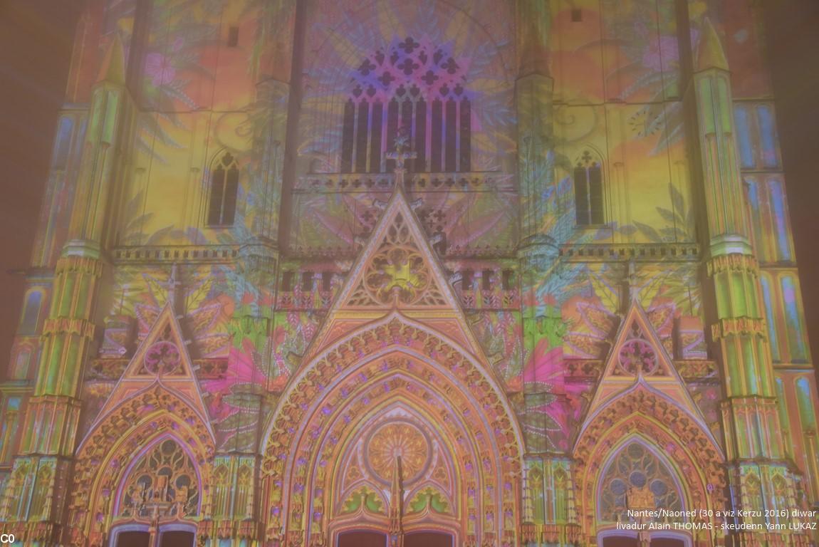 Naoned / Nantes, Noel / Nedeleg 2016, façade cathédrale illuminée d'après peintre nantais  Alain Thomas (Arche de Noë)