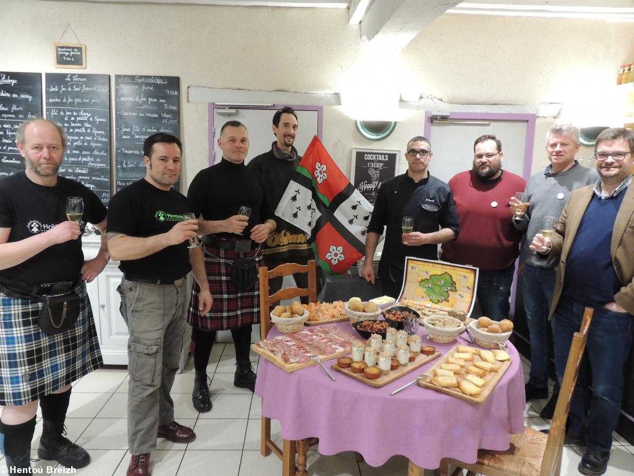 Commerçants et artisans du Pays d'Ancenis autour de Hentoù Breizh et des Chemins de Jules Verne.