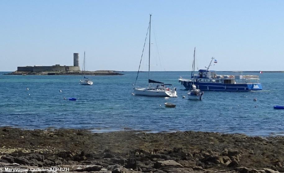 24- À 15 h 19 le Glenn II est au mouillage.