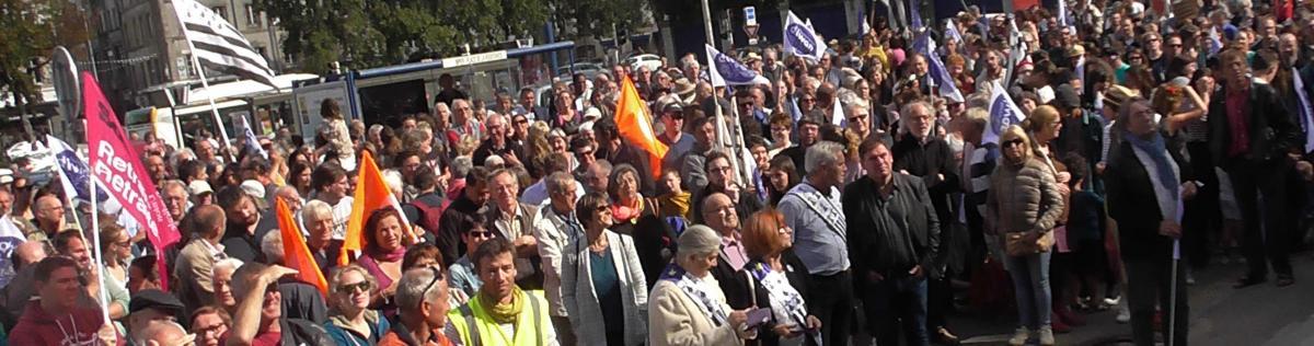 Rassemblement contre le gel des contrats aidés à Quimper