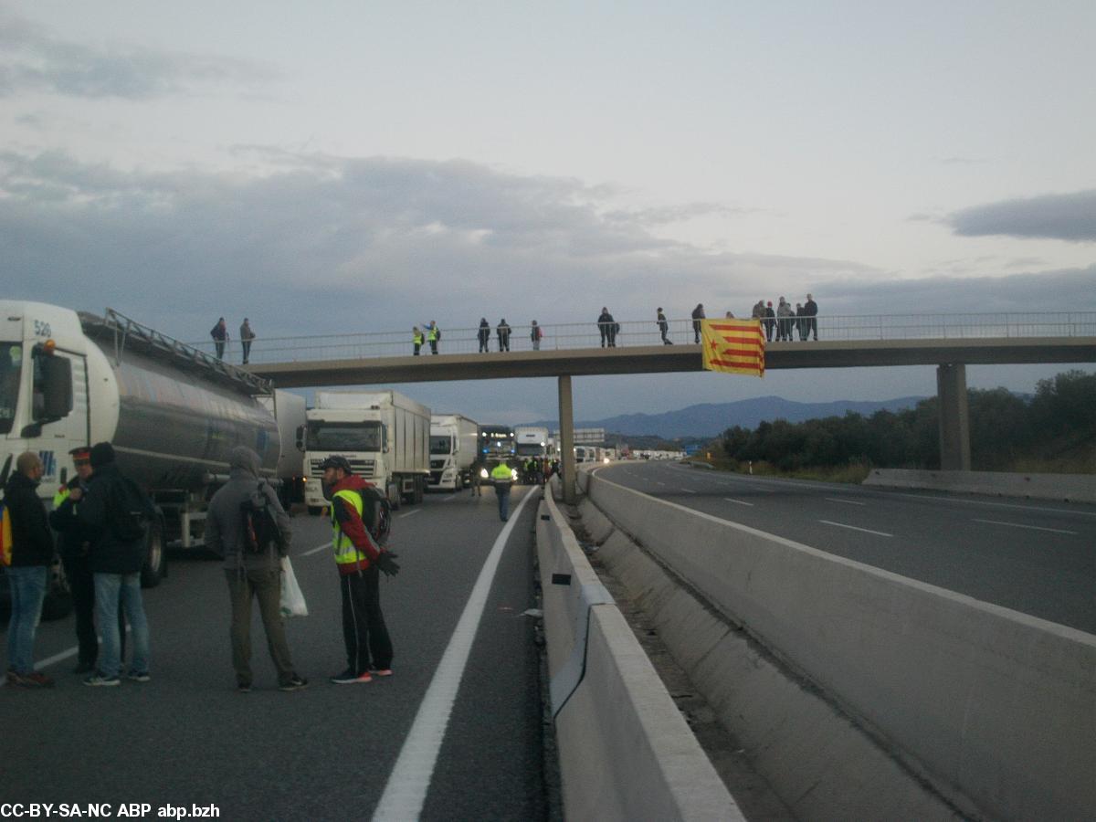 Camions bloqués sur l'autoroute en Catalogne