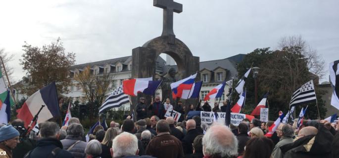 Des drapeaux différents, des hymnes nationaux différents, des nations différentes.