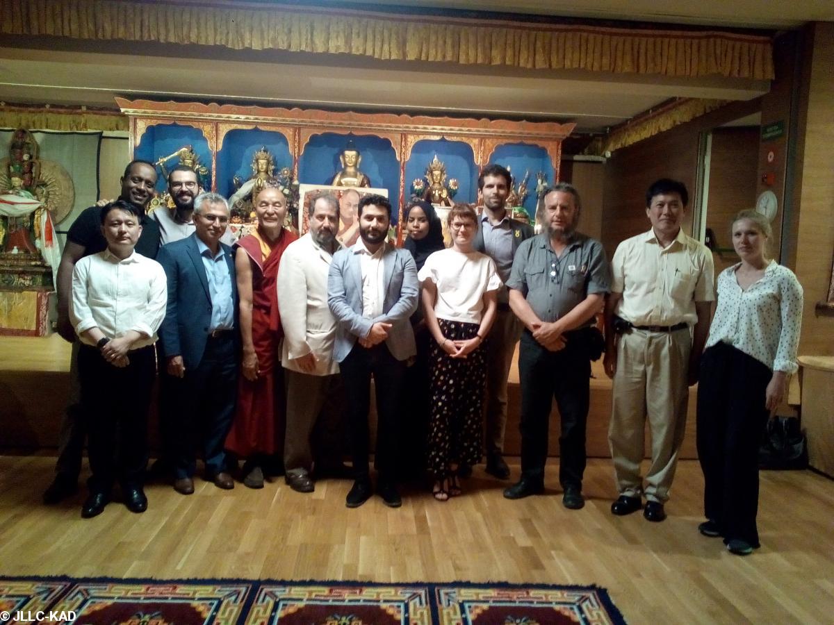 Une partie des membres de la présidence de l'UNPO et de l'équipe administrative, à la Maison du Tibet de Barcelone..