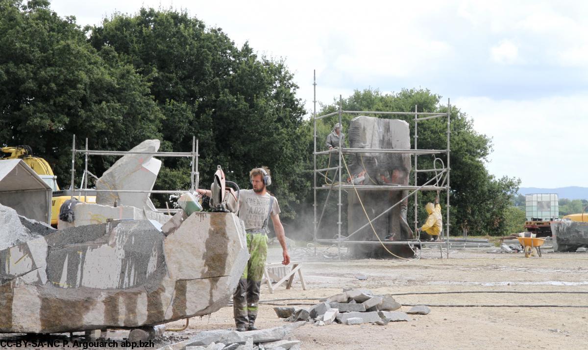 Sculpteurs au travail