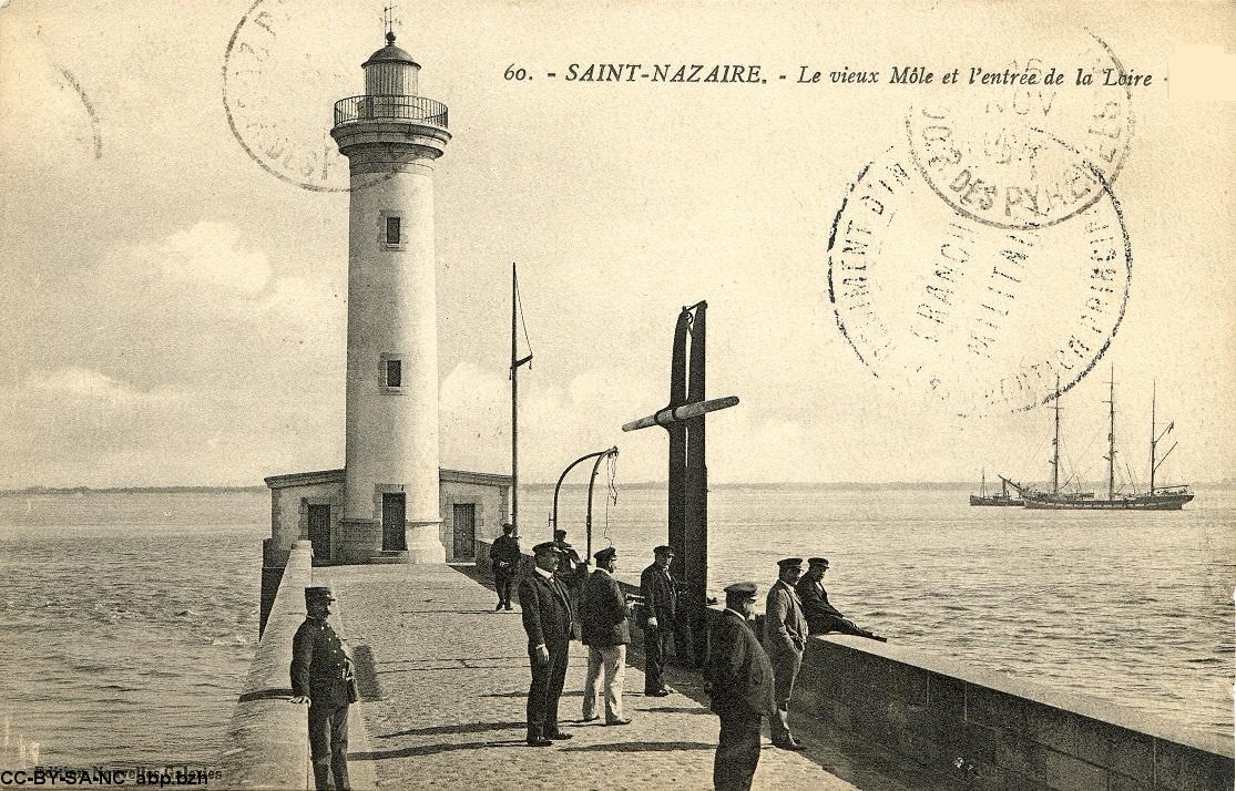 6-Le Vieux Môle de Saint-Nazaire en carte postale.