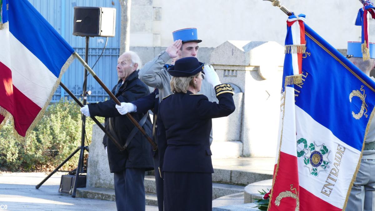 Devant le Monument