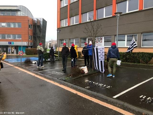 une quinzaine de Bonnets rouges