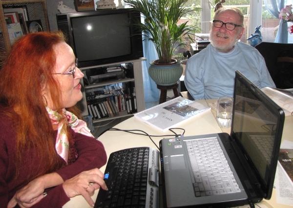 Gildas Trévetin et sa collaboratrice littéraire Marie Claude Gaillard au travail.