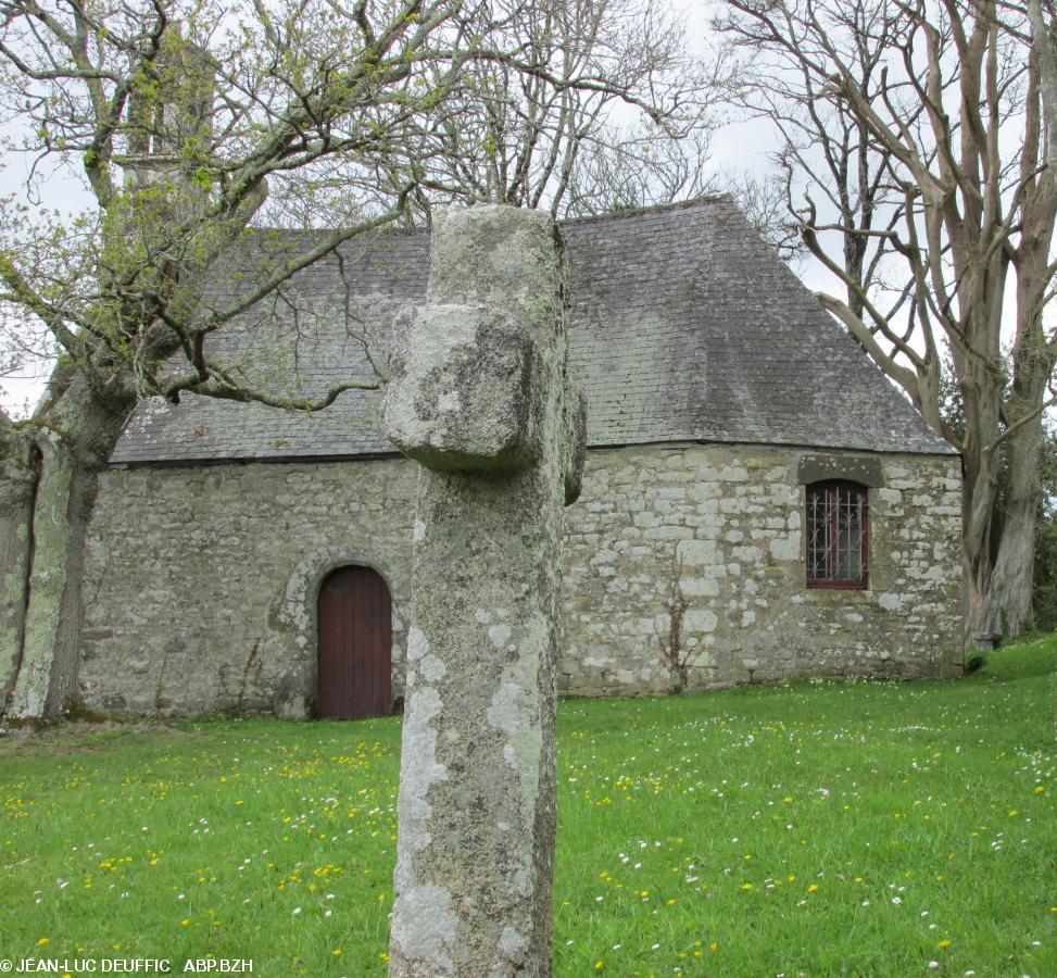 Chapelle Saint-Roch de Daoulas et sa croix romane