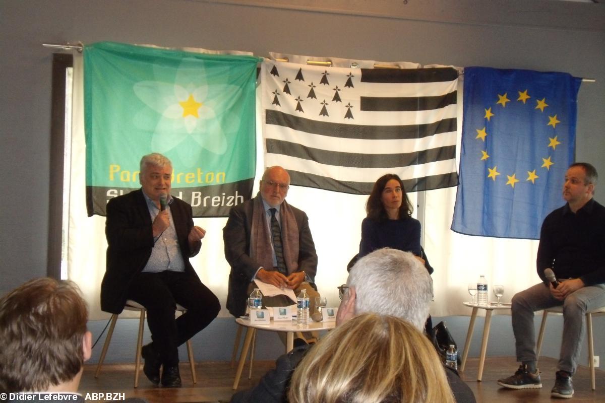 Première fête du parti Breton, le 28 avril 2019 à Iffendic, table ronde, avec Yves Gernigon (PFE), Erwan Fouéré, diplomate irlandais, Aziliz Gouez 