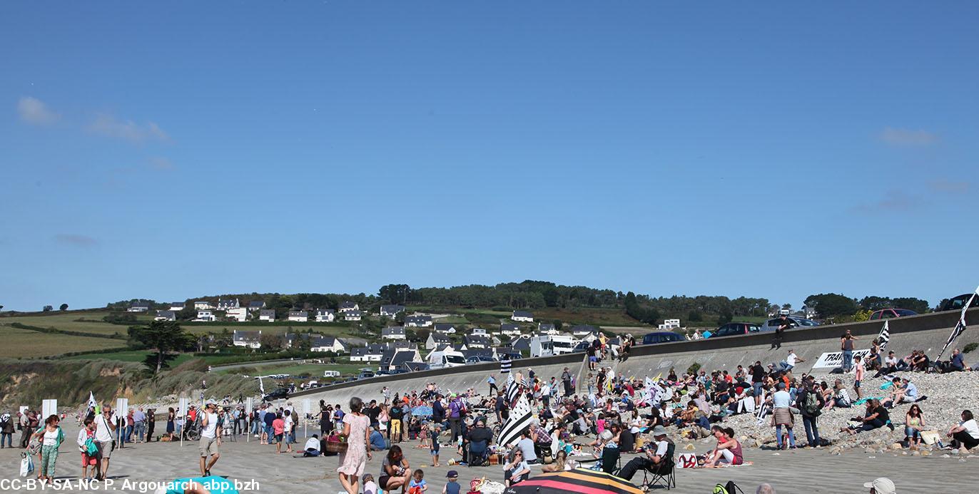 Sur la plage de Traez Bellec