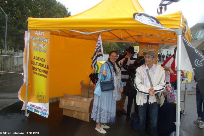 La Beaujoire, derby breton Nantes-Rennes, 25 septembre 2019 . Sur le stand ACB44, après la distribution.