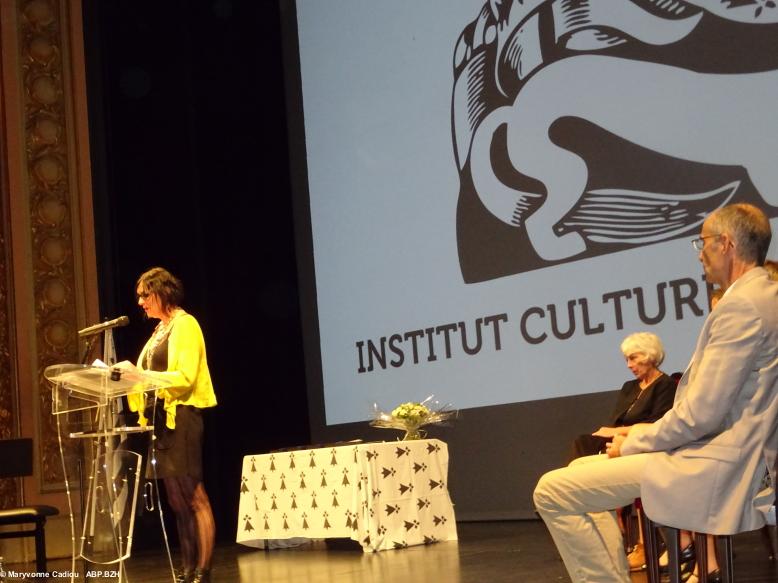 Remise des Colliers de l’Hermine et de la médaille de l’ICB, Opéra de Rennes, octobre 2019. Les Herminés et médaillés . Maripol Gouret.