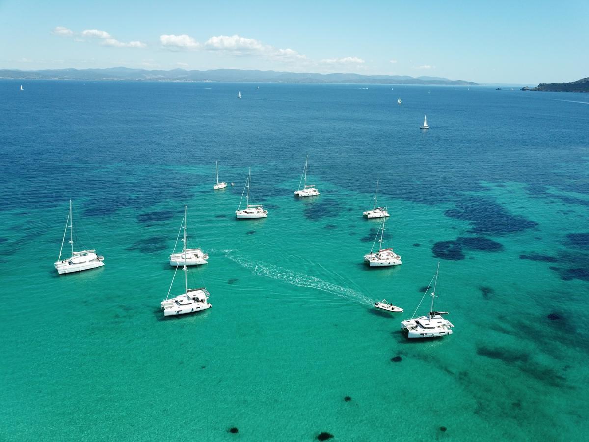 La location de catamaran, la tendance nautique du moment