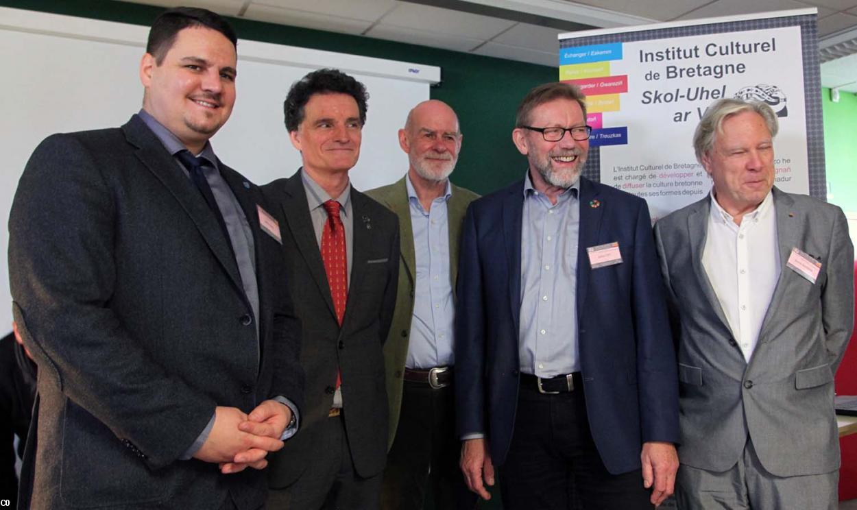 Attila DABIS, membre du Szekler National Council , le député Paul Molac, Jean-Pierre Levesque de l'institut Cultuel, Gösta TOFT, président de 'association des germanophones du Sud-Danemark et Bahne BÄHNEN représentant des Frisons du Nord (Allemagne),