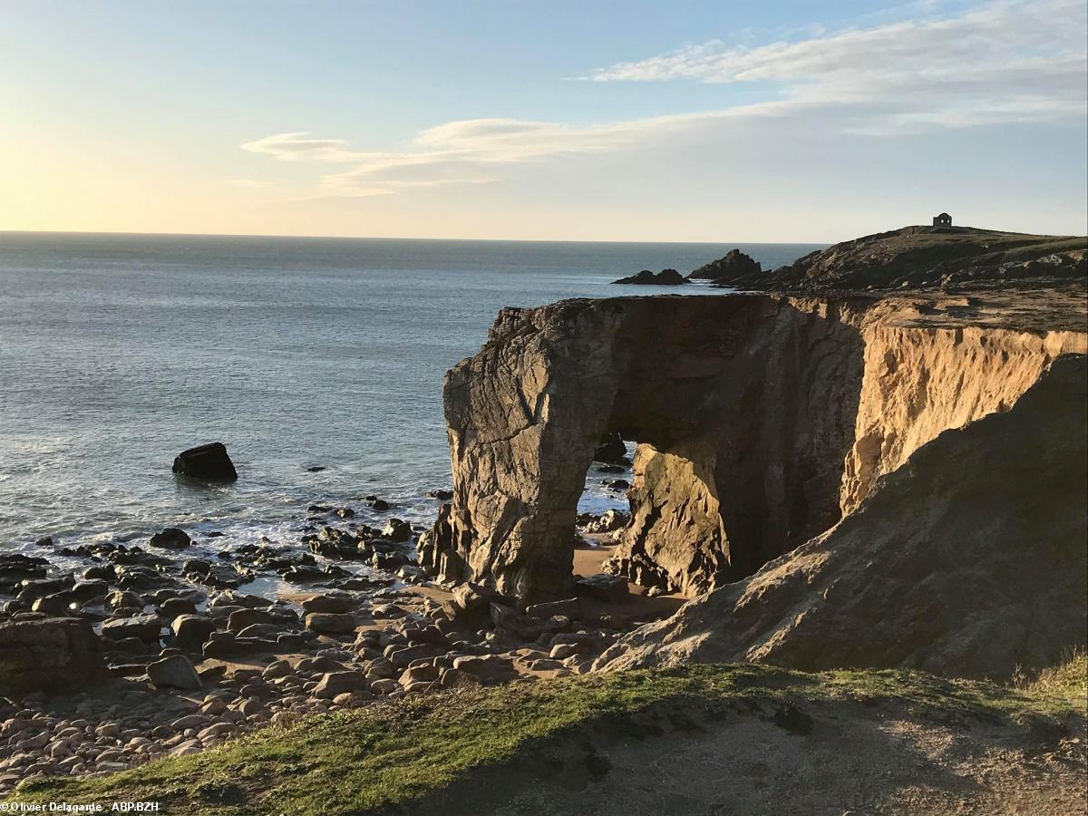 De Gâvres à la pointe de Quiberon, les falaises de Port-Blanc et son arche, la plage de Porh Pri